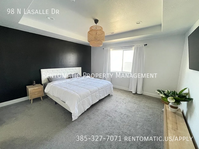 Building Photo - 98 N Lasalle Dr