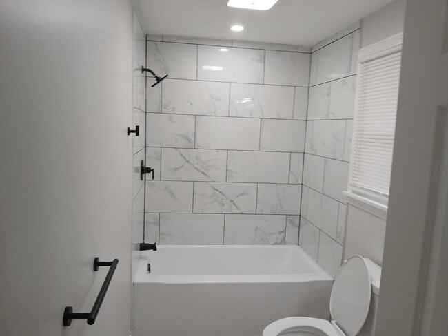 Foto del edificio - 98 Melville Ct