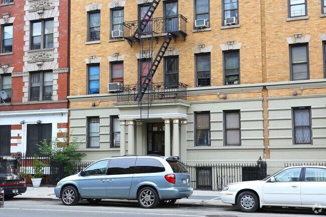 Foto del edificio - 28-28 Saint Nicholas Pl