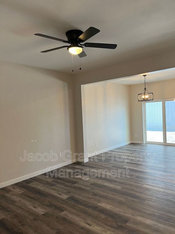 Building Photo - 1645 S Bellin Rd