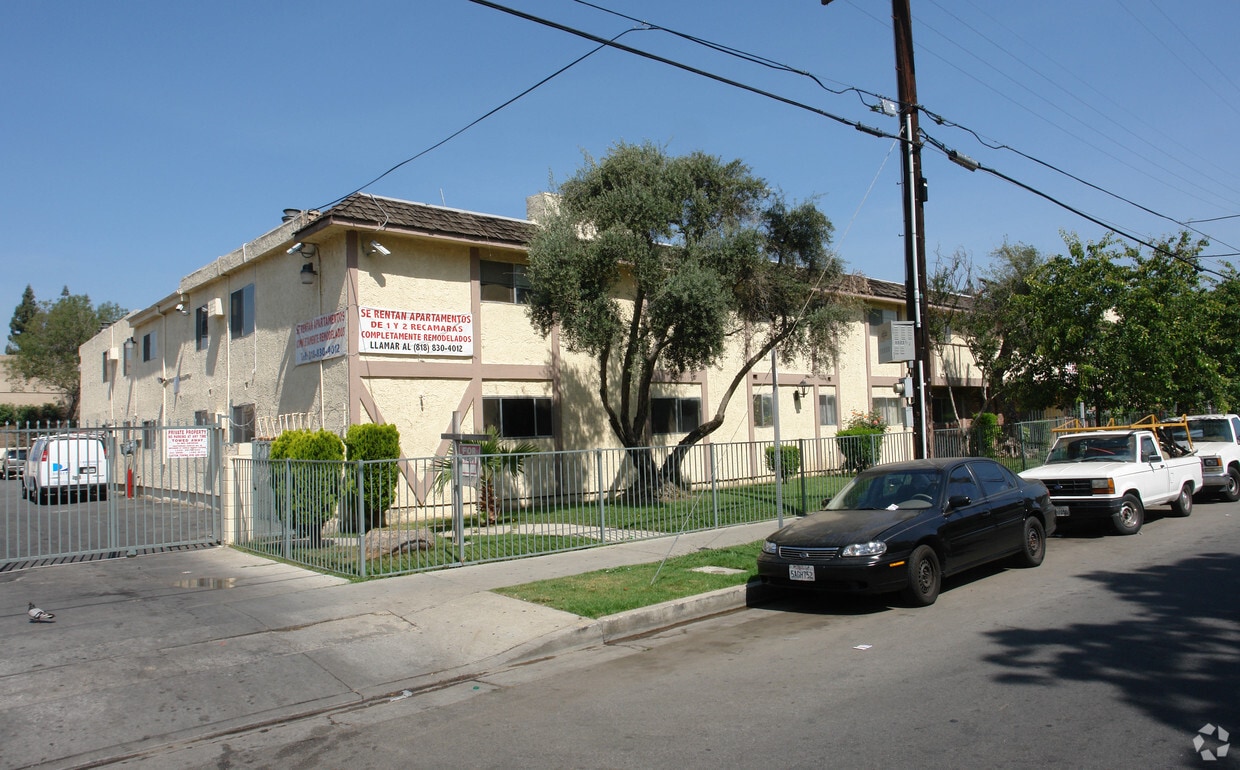 Primary Photo - 8923 Orion Ave