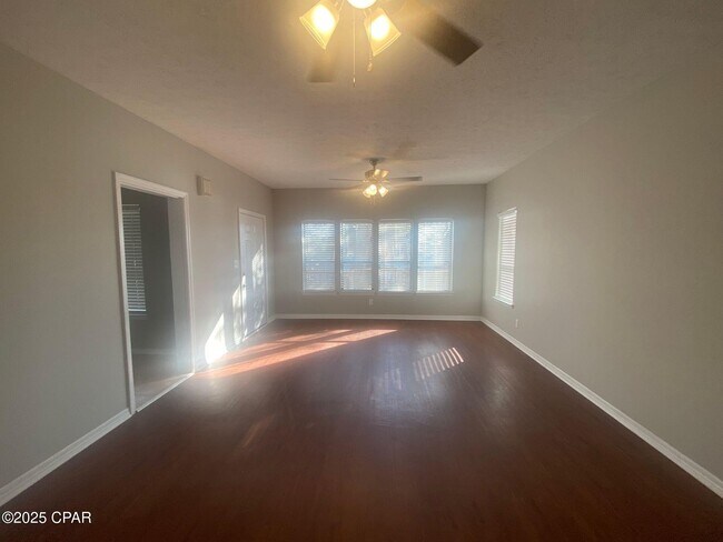Building Photo - 388 Massalina Dr