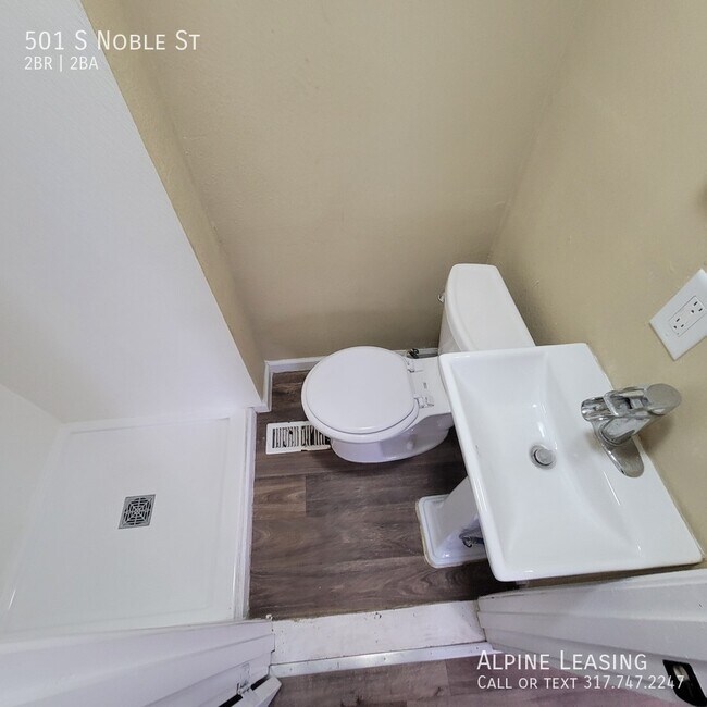 Building Photo - Greenfield 2BR/2BA House w/Garage!