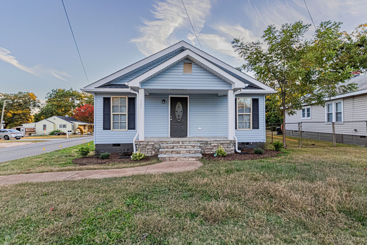 Primary Photo - Price Improvement! Charming Home in Greenv...