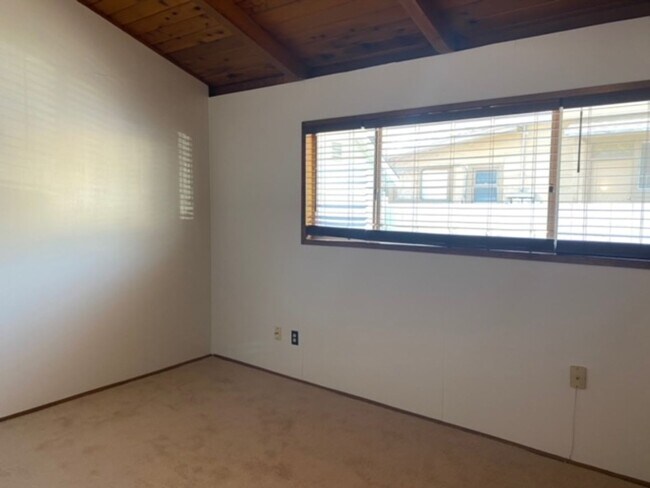 Foto del edificio - 4337-4337 Proctor Pl