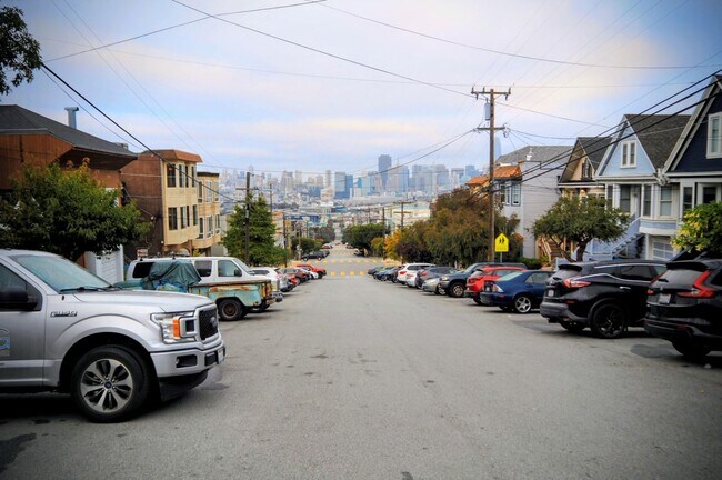 Foto del edificio - Quiet and cozy North Slope retreat: Sun, Views & Serenity on Vermont St.