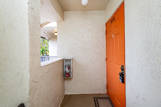 Foto del edificio - 5590 Courtyard Dr