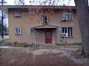 Building Photo - 703 Spring St