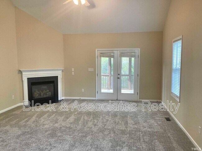 Foto del edificio - 100 Acorn Falls Ct