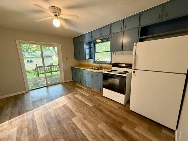 Foto del edificio - 3 Bed 1 Bath Single Family Home in Rothschild