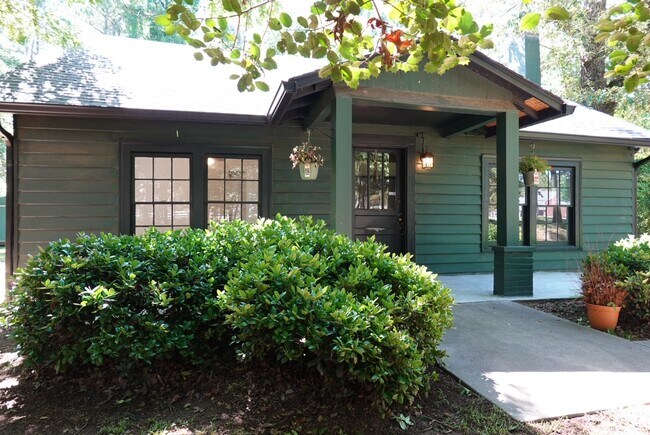 Photo - 505 Cherokee Rd House