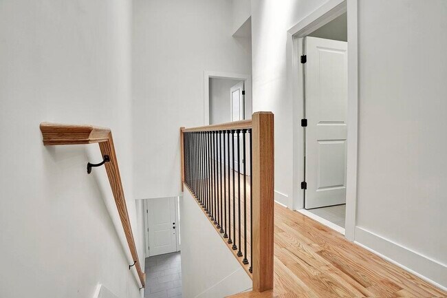 Building Photo - 34 Van Reypen St