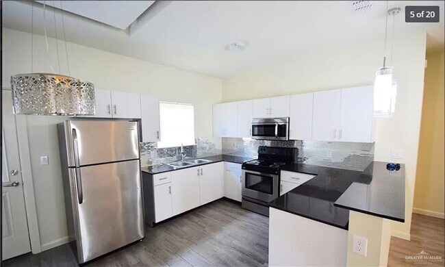 Foto del edificio - 1702 W Garrison Dr