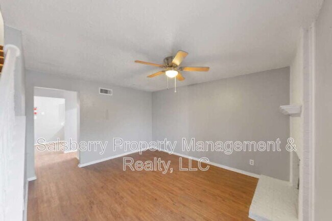 Building Photo - 5829 Shadydell Dr