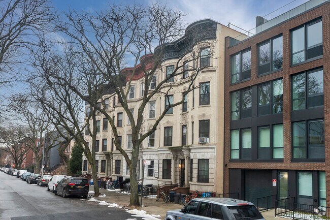 Building Photo - 662 Madison St