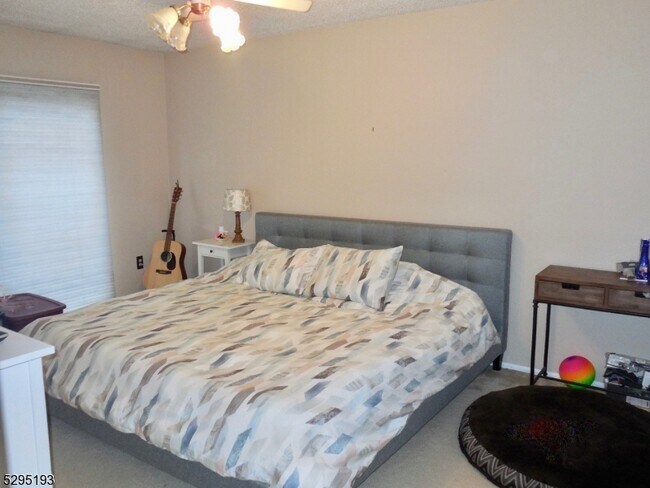 Foto del edificio - 74 Gregory Ln