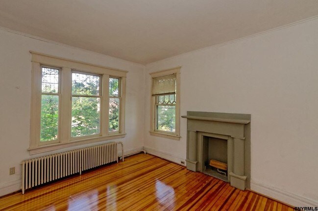 Building Photo - 263 W Lawrence St
