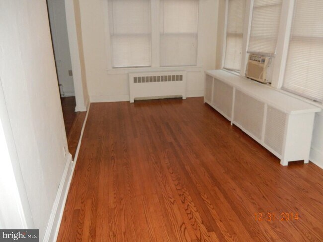 Foto del edificio - 32 Strawbridge Ave