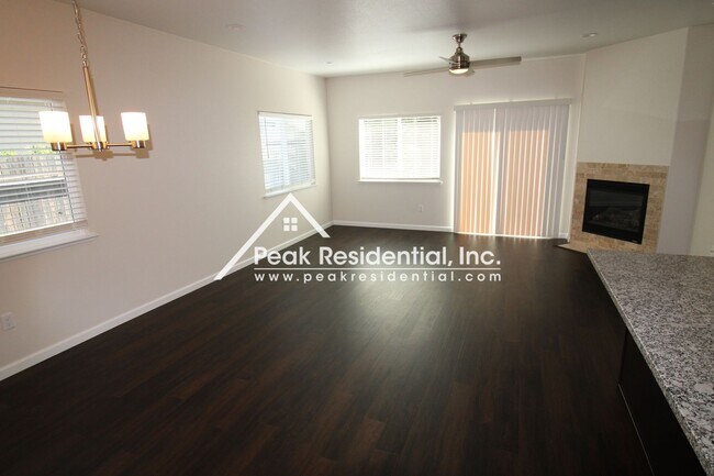 Foto del edificio - Updated 3bd/2ba Home near Freeport Blvd & ...