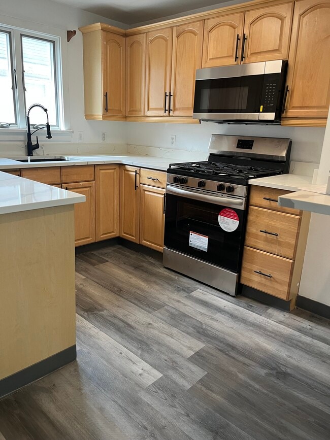 Building Photo - 337 Saint Lawrence Ave