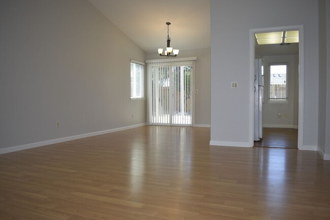 Building Photo - 6008 Myrtlewood Court