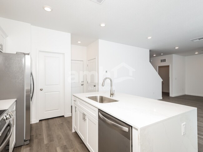 Foto del edificio - 2331 Devin Ave