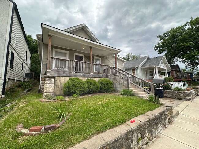 Building Photo - 4534 Mercier St