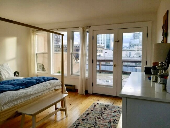 Building Photo - 215 2nd Avenue South, Unit 404