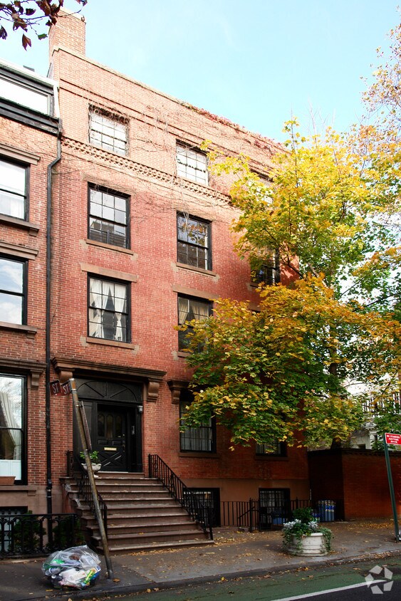 Primary Photo - 222 Henry St