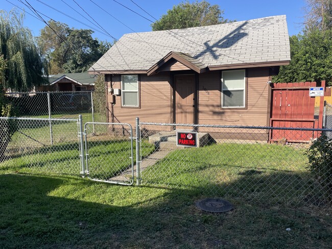 Front of house - 1008 N Naches Ave