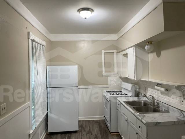 Foto del edificio - 483 Edmund Ave W