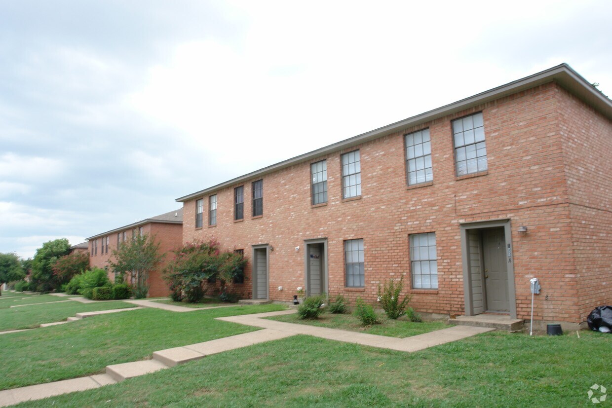 Central Park TownHomes Apartments 238 S Las Vegas Trl Fort Worth, TX