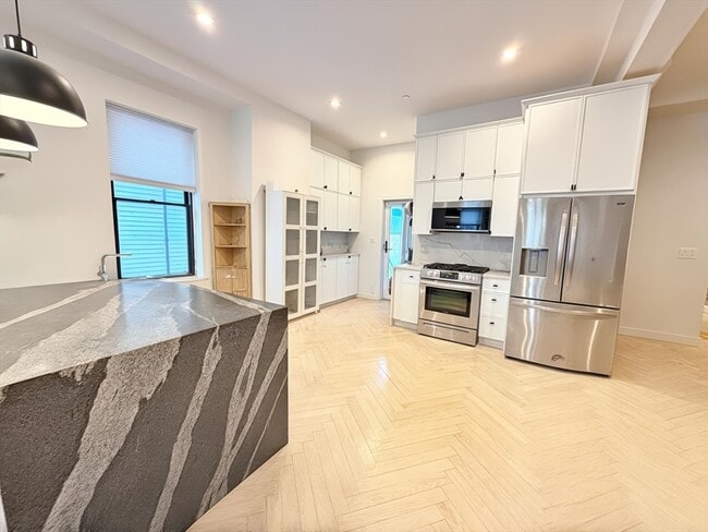 Building Photo - 182 Webster St