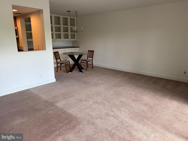 Foto del edificio - 300 Drummers Ln