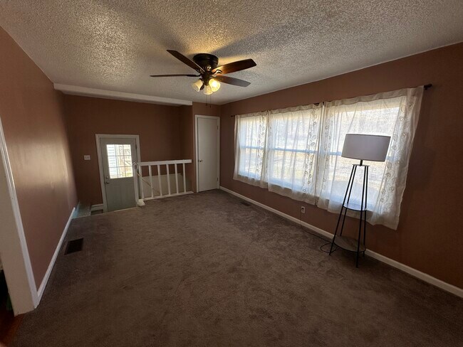 Foto del edificio - 957 N Ridgewood Dr