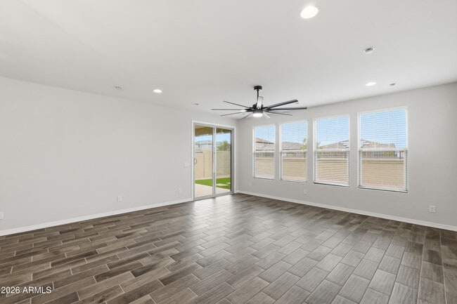 Building Photo - 932 W Macaw Dr