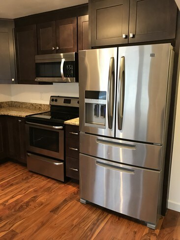 Building Photo - 204 Kings Ct