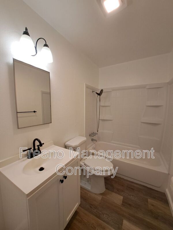 Foto del edificio - 1322 E Bulldog Ln