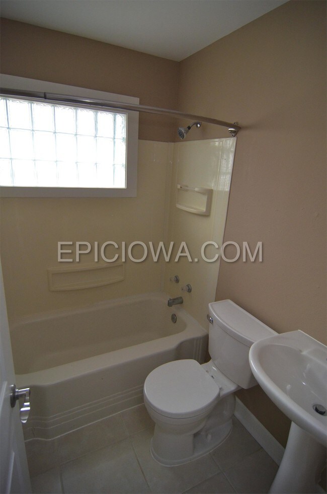 Foto del edificio - 385 30th St SE