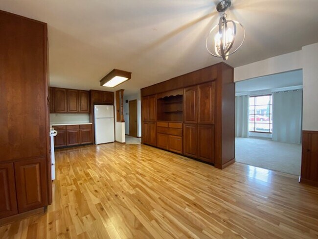 Foto del edificio - Welcome to this charming three-bedroom, tw...