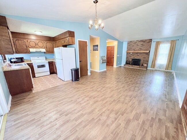 Building Photo - 127 Cedar Creek Cir
