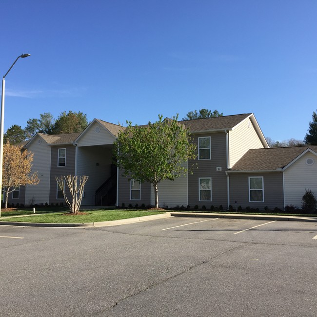 Building Photo - Weaverville Commons