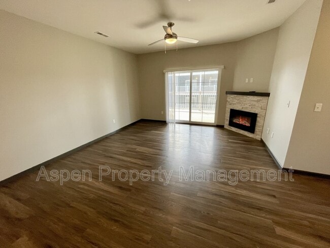 Building Photo - 2871 Spring Rose Cir