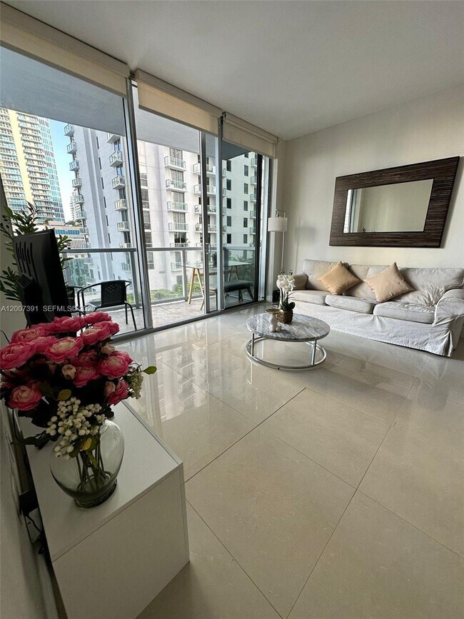 Foto del edificio - 1050 Brickell Ave