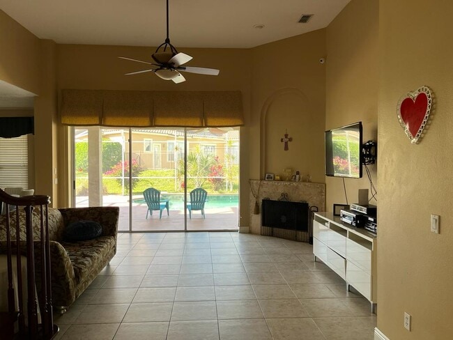 Sala de bienvenida - 7670 Milano Dr
