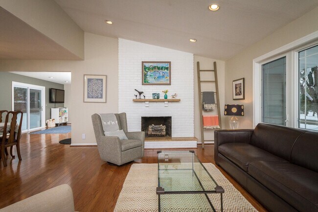 Building Photo - EXCEPTIONAL SIngle Family Home in EDINA!  ...