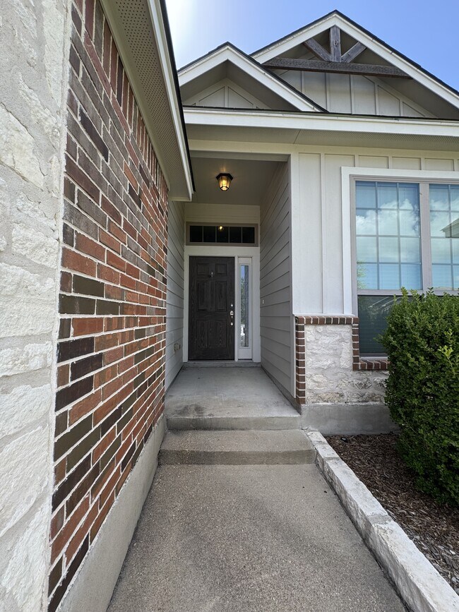 Building Photo - 5611 Markham Dr