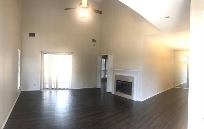 Foto del edificio - 4118 Bayberry Dr