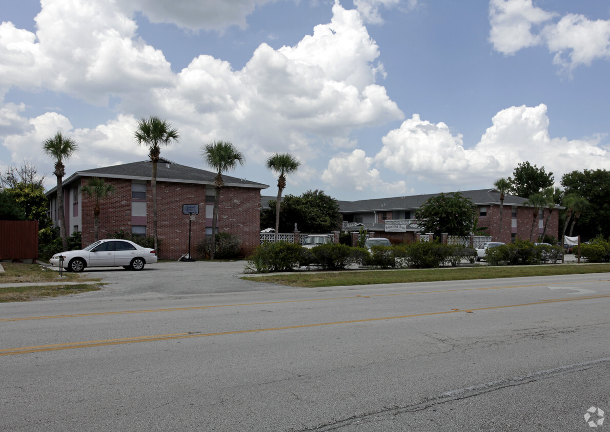 Building Photo - Royal Oak Apartments