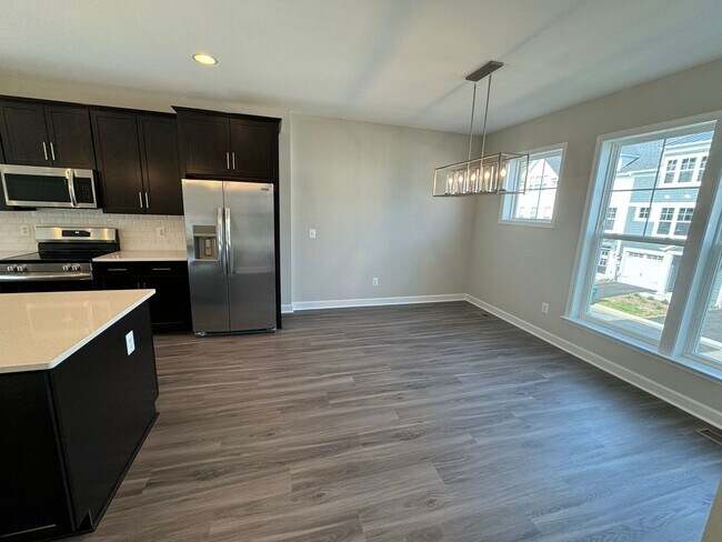 Foto del edificio - Townhouse for Rent in Preston Lake